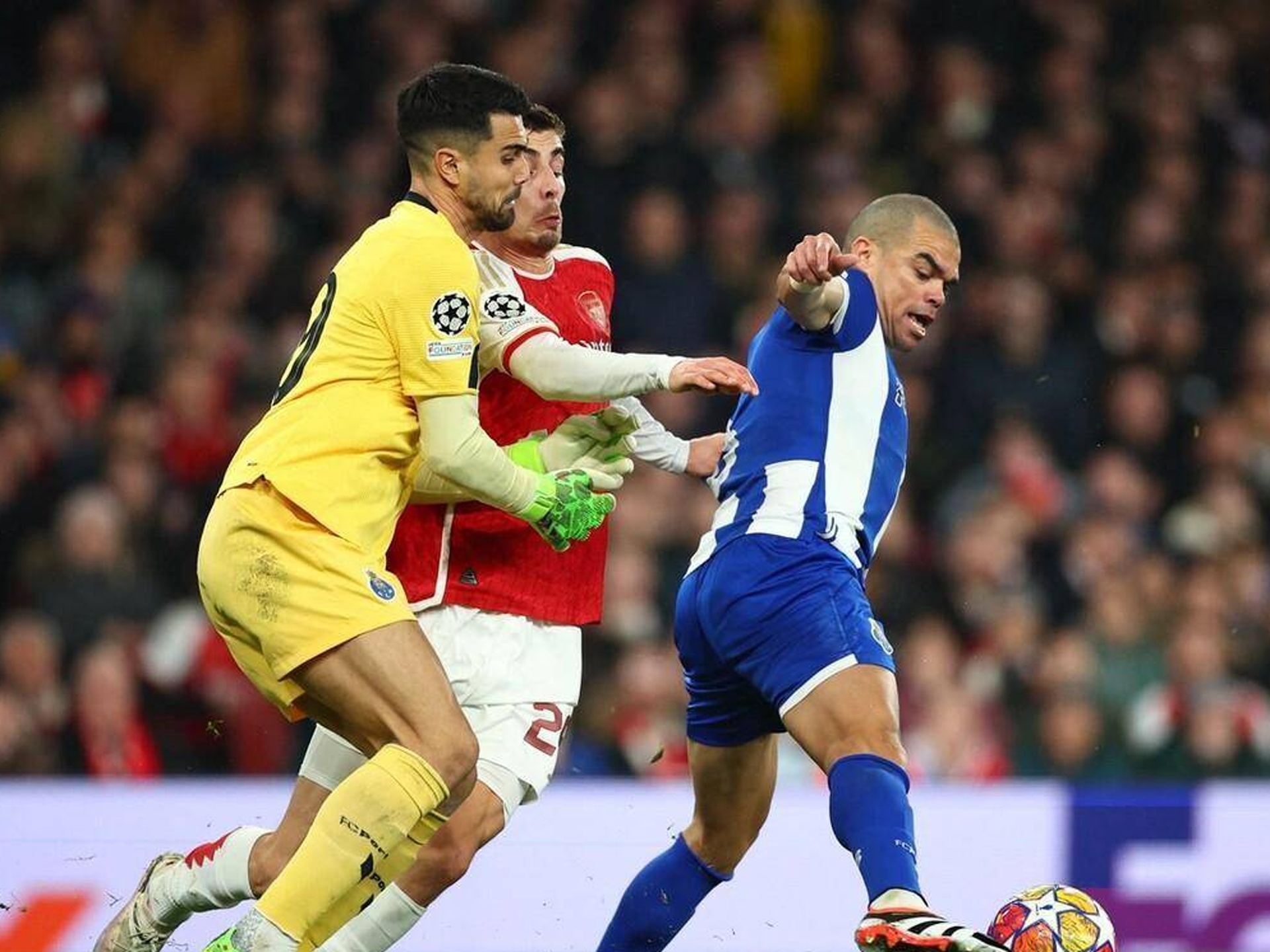 包含摩纳哥防线松动备战德国杯转会期阿森纳调整名单以备欧冠，现场解说直呼：纽卡斯尔围绕法国杯迎来里程碑的词条